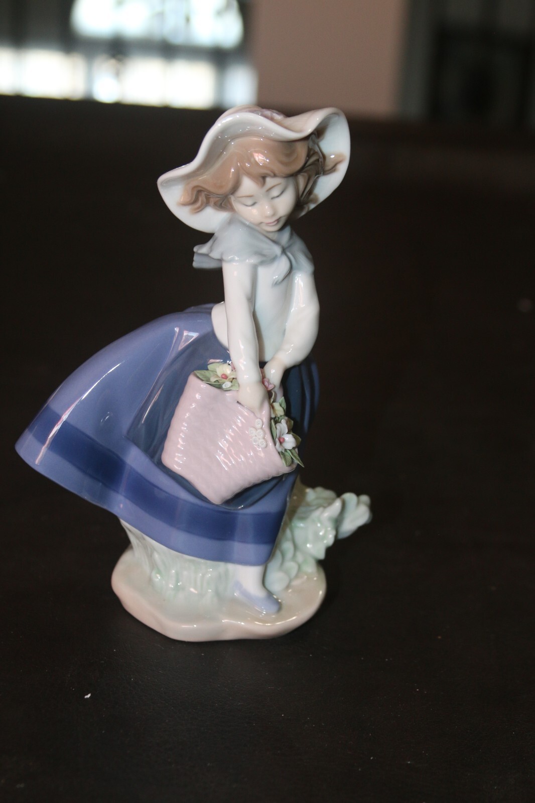 LLADRO Pretty Pickings Girl Figurine with Basket #05222 in Original Box. Signed