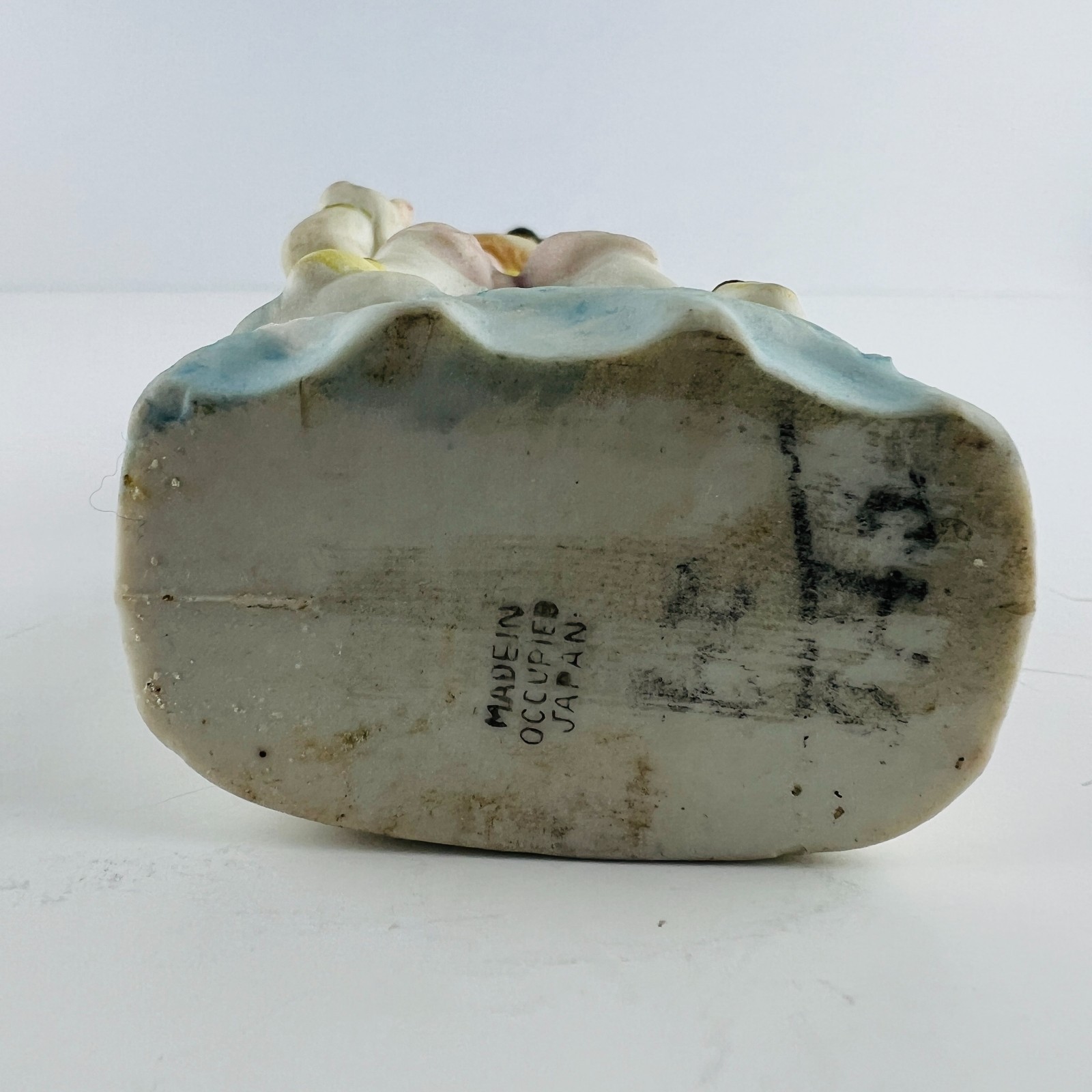 Colonial Male On Bench Scene Porcelain Bisque Made In Occupied Japan 6.25″ Vint
