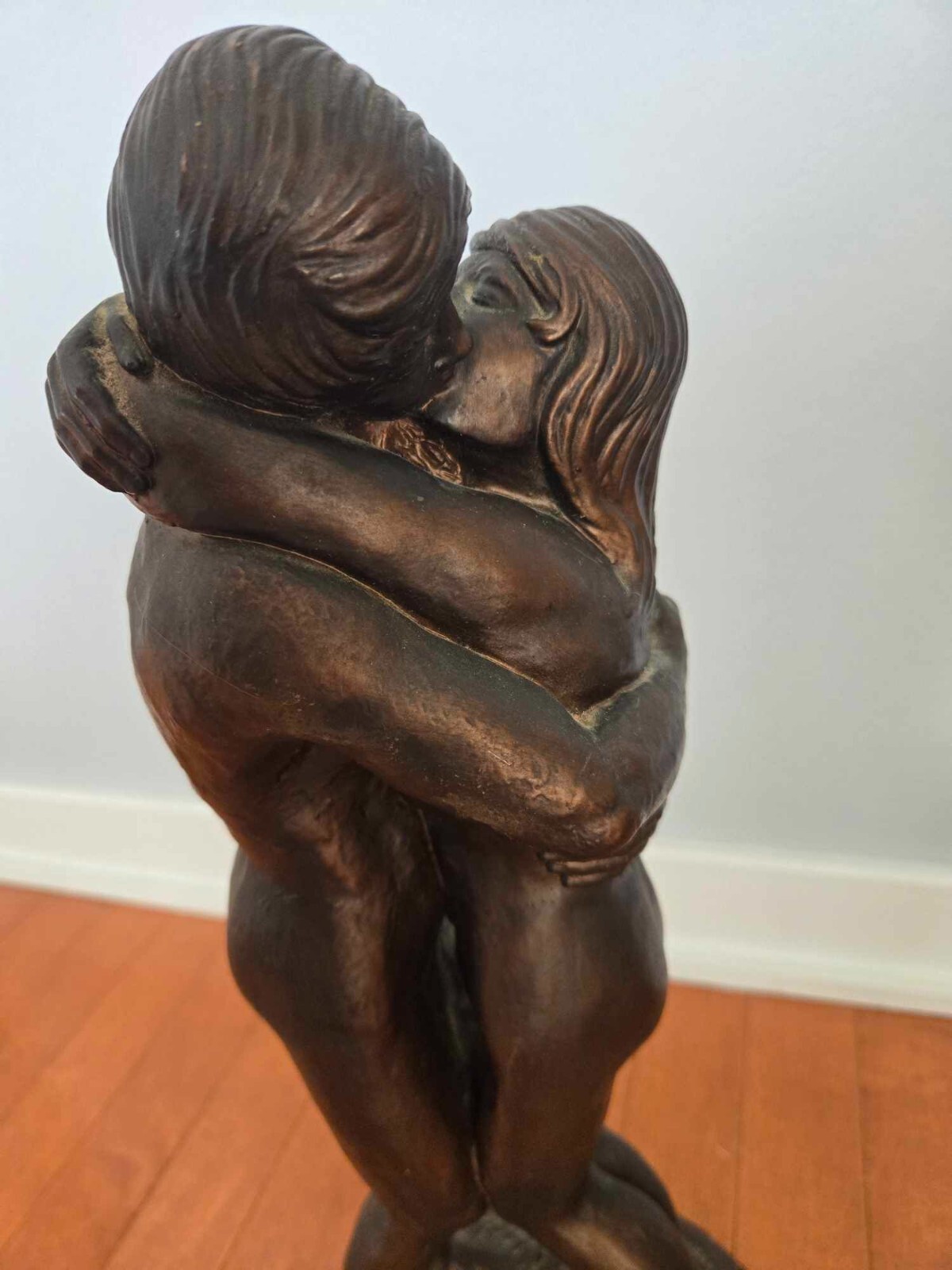 Vintage Nude Embracing Couple Resin Statue – Perfect Gift for Young Lovers