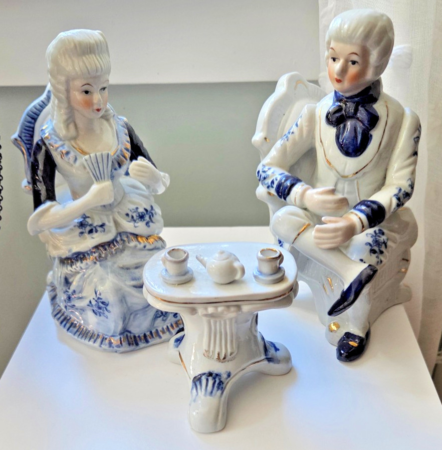Vtg 3-piece Colonial Couple Having Tea Blue White Porcelain Figurines MINT