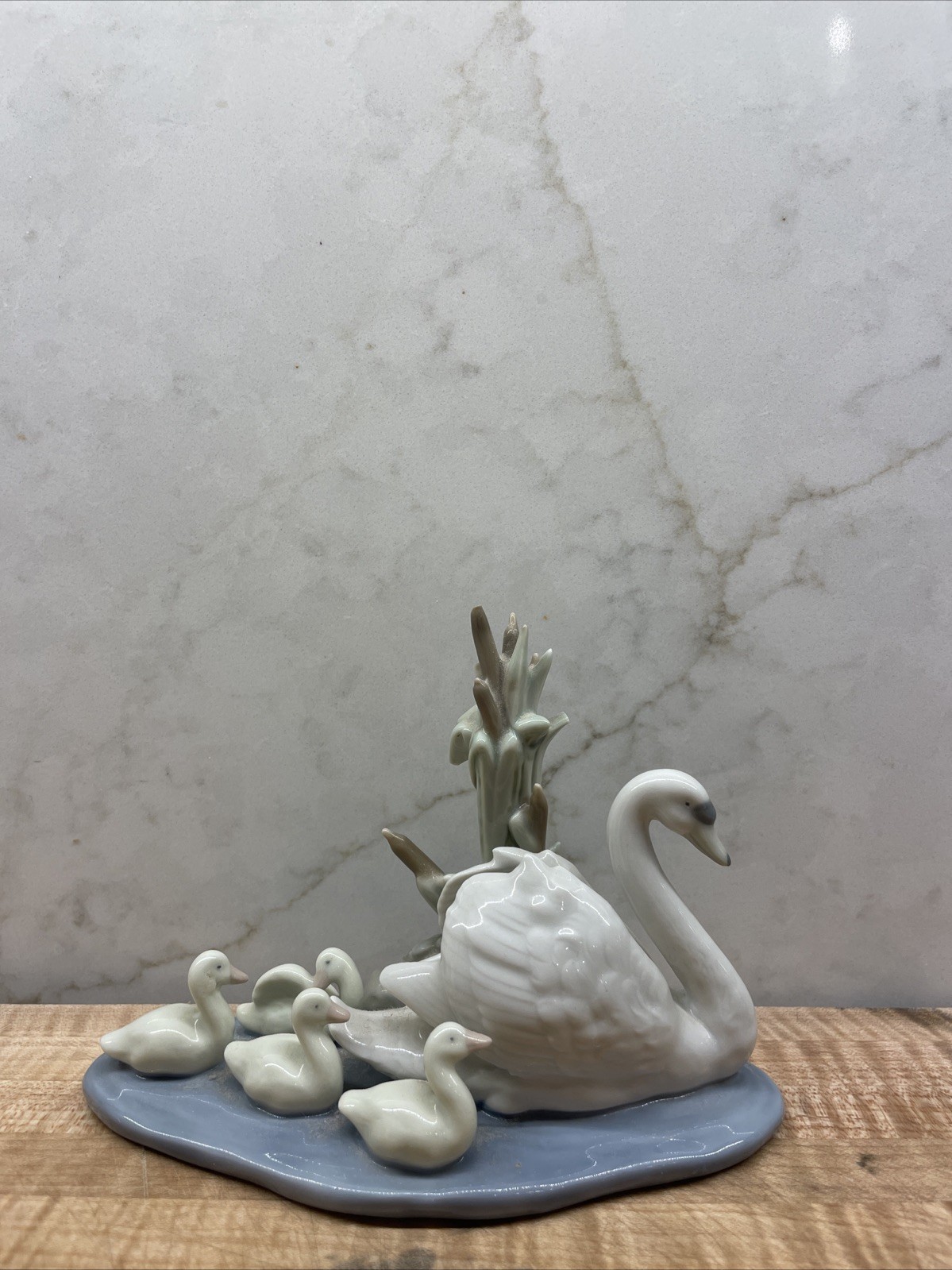 Beautiful Lladró Porcelain Swan Figurine
