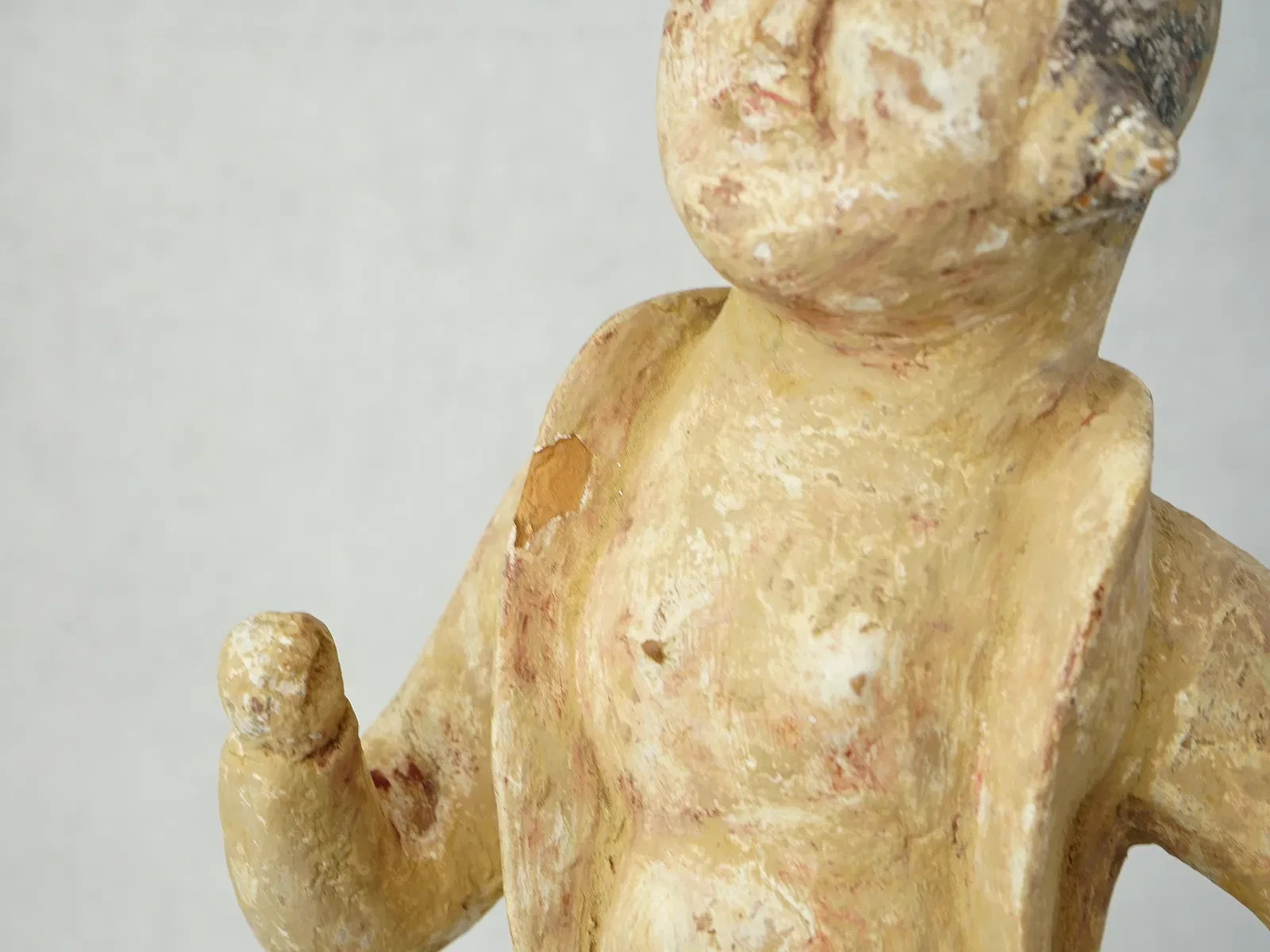 A Chinese Pottery Standing FigureTang Dynasty G2U