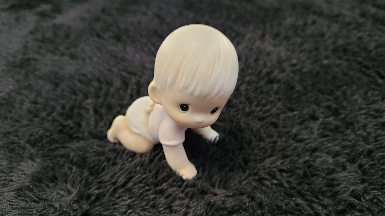 Vintage Precious Moments Figurine Baby Boy Crawling 1983 Jonathon & David E-2852