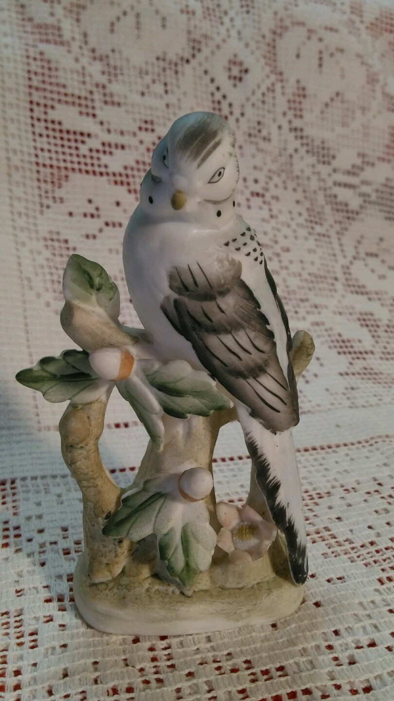 CERAMIC PORCELAIN PARAKEET 4 3/4 INCHES TALL