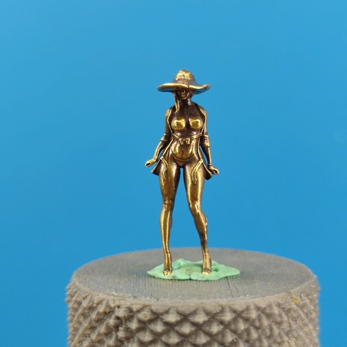 1.1″ Brass Beauty Sexy Woman Mini Doll Model Statue Ornament Micro Landscape