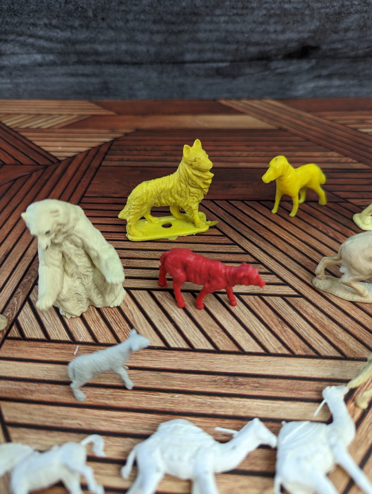 20 Piece Vtg Plastic Figurines Animals, Farmer Mixed Brands (Marx, Britains)
