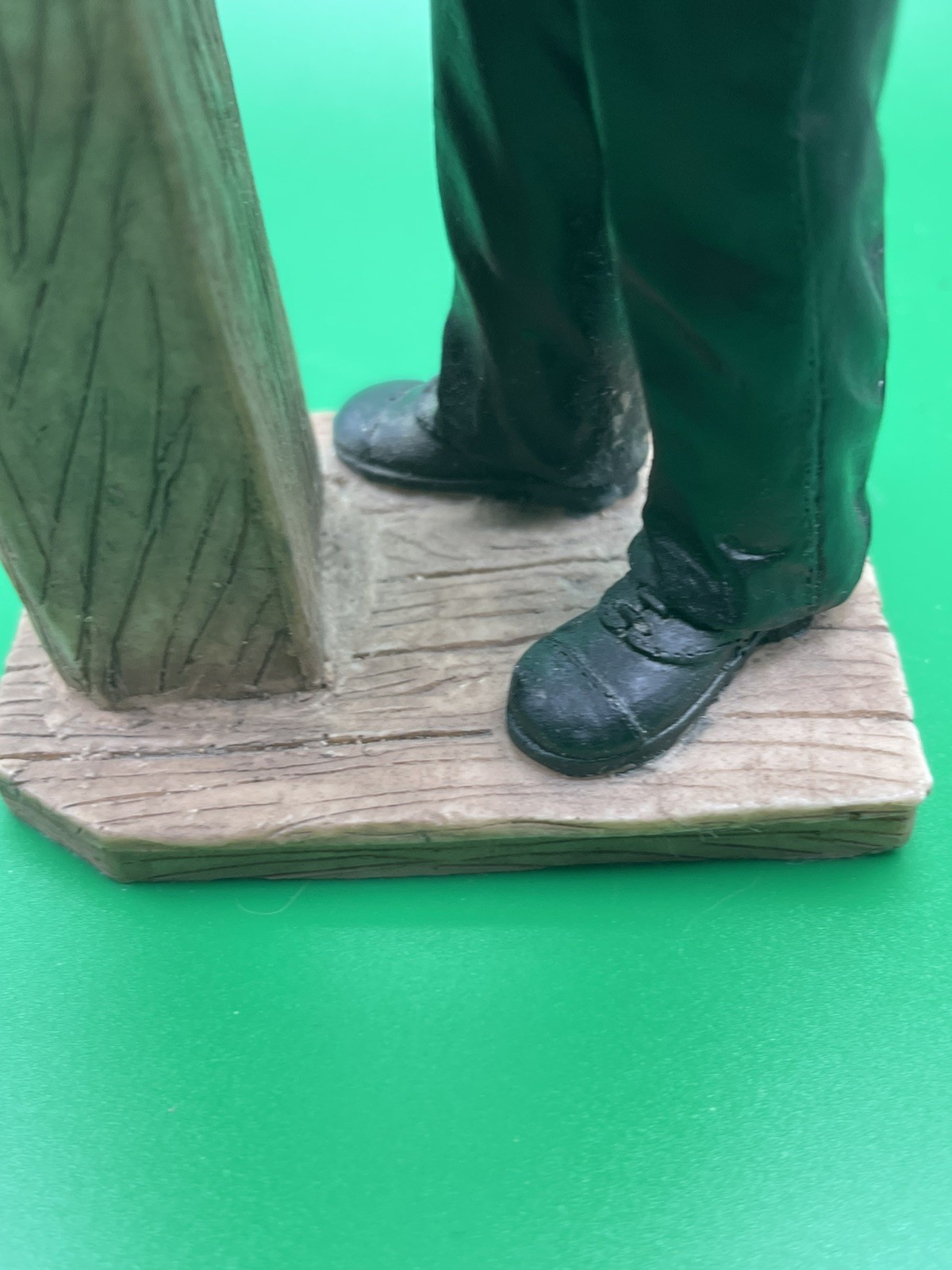 BEAUTIFUL African American Reverend At Church Preaching Figurine – 7in Tall