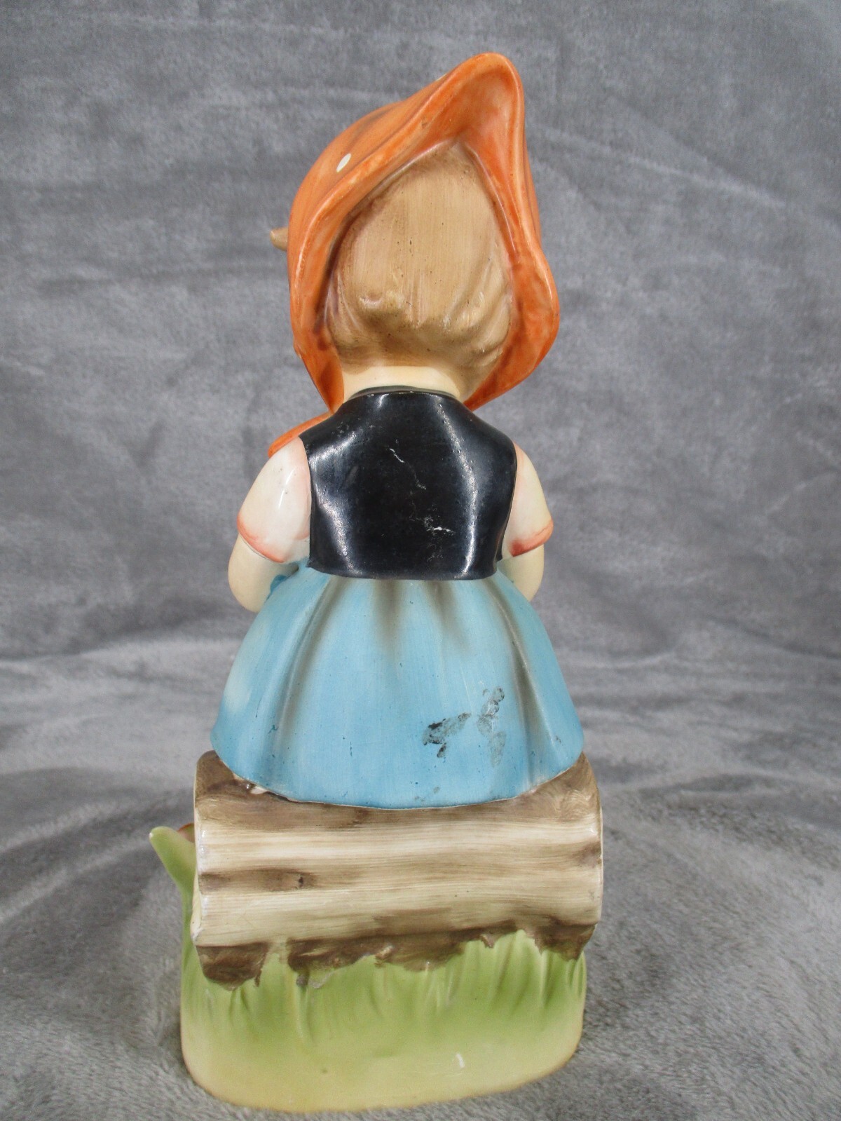 Erich Stauffer S8536 Little Mender Girl Darning Sock Porcelain Figurine Vintage