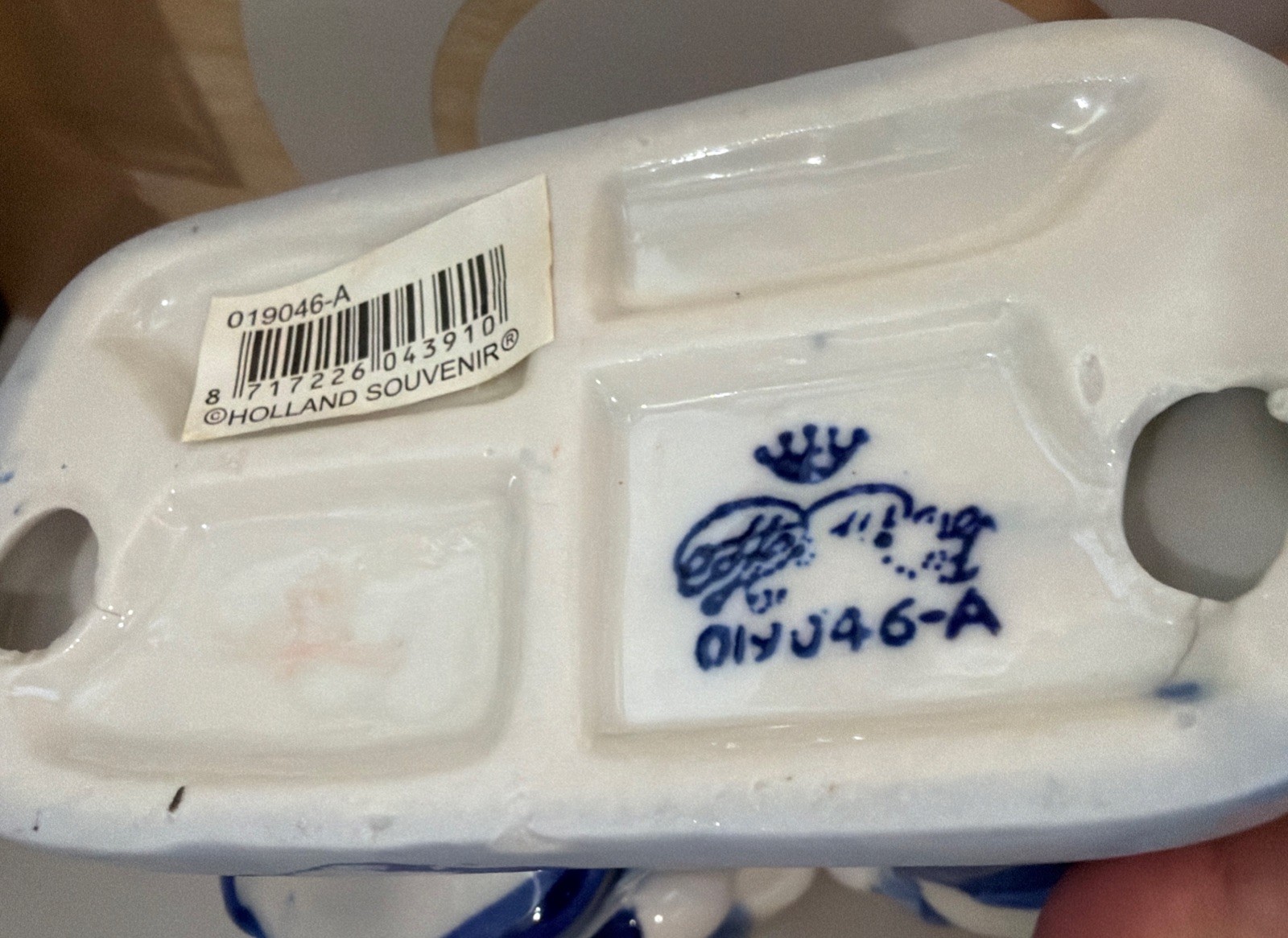 Aruba Gift Delftware Blue Kissing Boy/Girl with Tulips Artist Stamp #019046-A