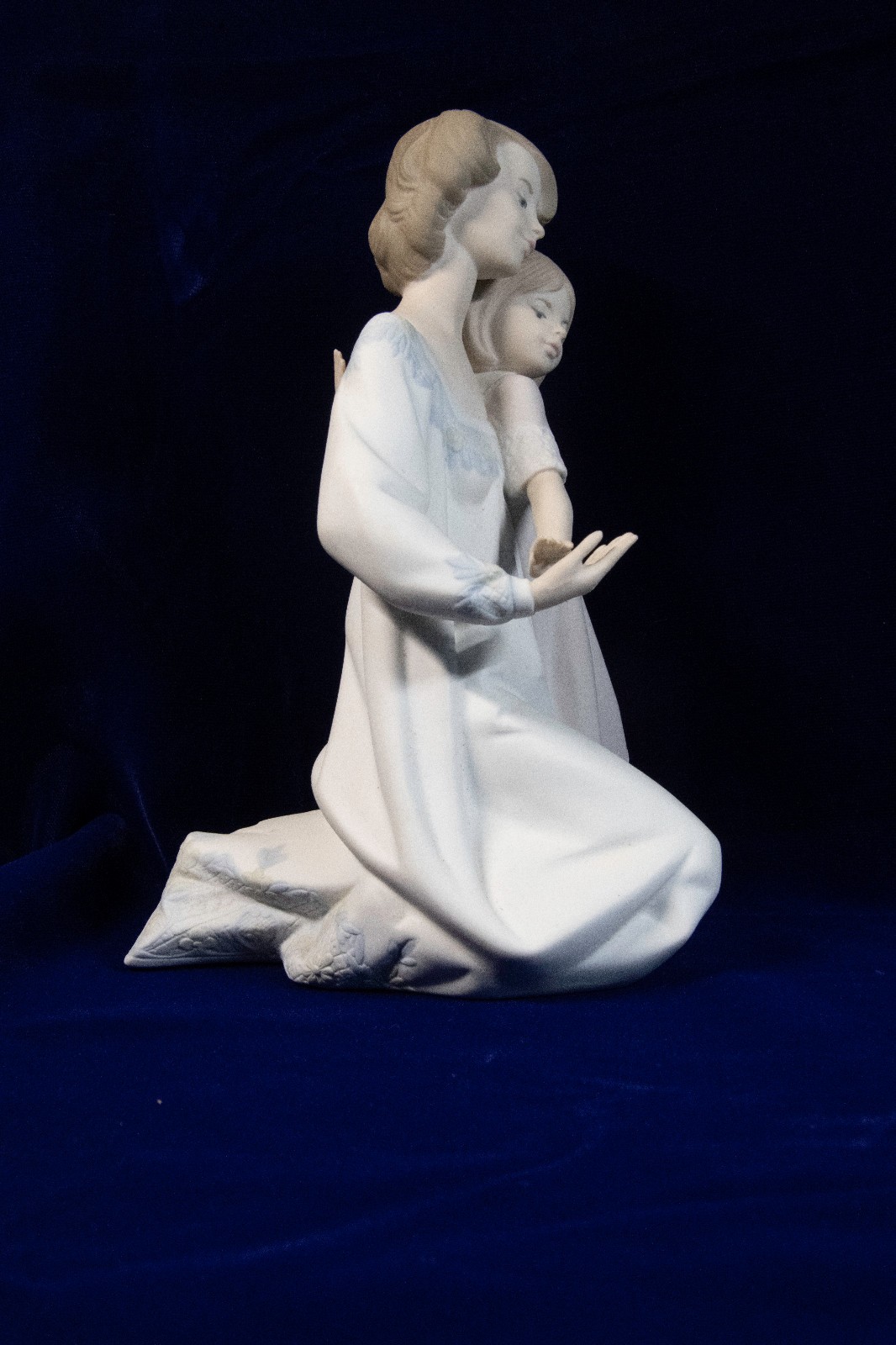 Lladro 5449 GOOD NIGHT Mother and Daughter MINT Condition Secondary Price $395