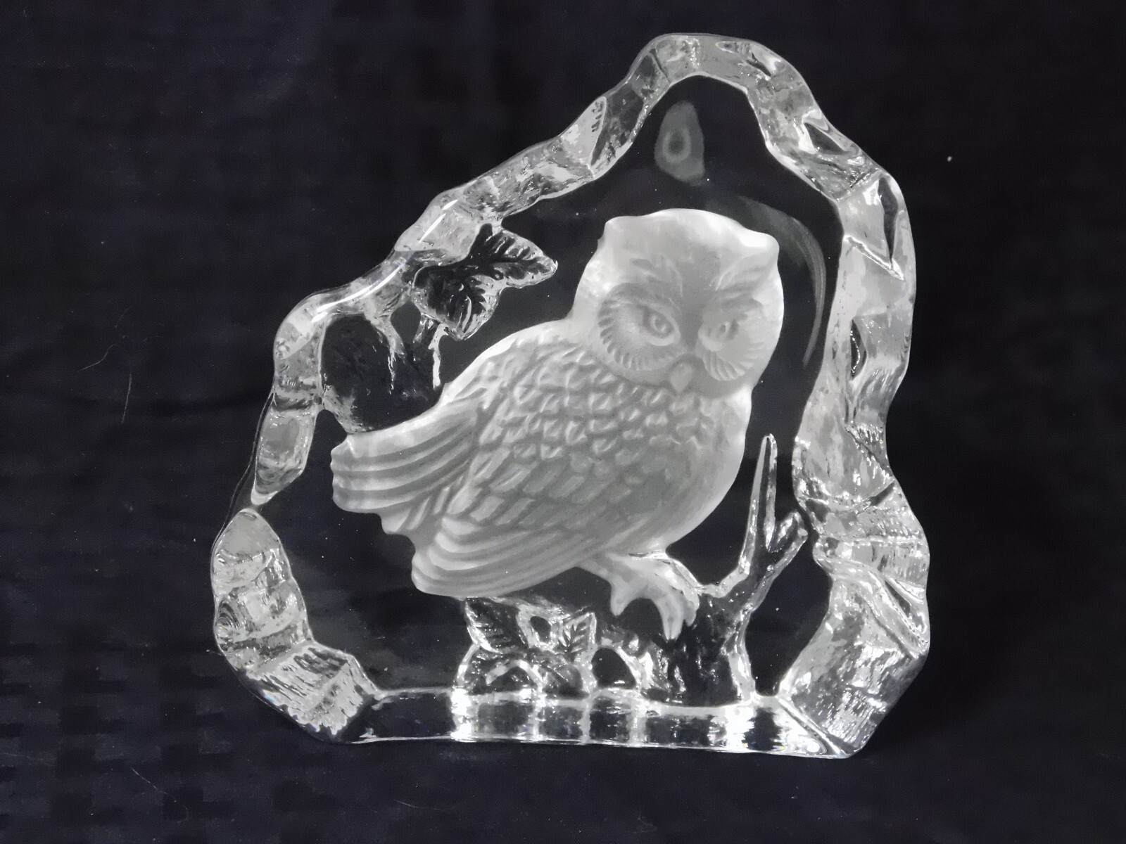 OWL Art Glass Crystal Figure/Paperweight-Indented & Carved-Nice Gift