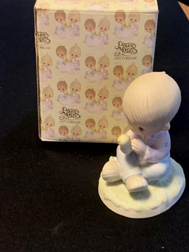 PRECIOUS MOMENTS E-7156 I BELIEVE IN MIRACLES 1981 J&D-CHILD’S WISH ORGANIZATION