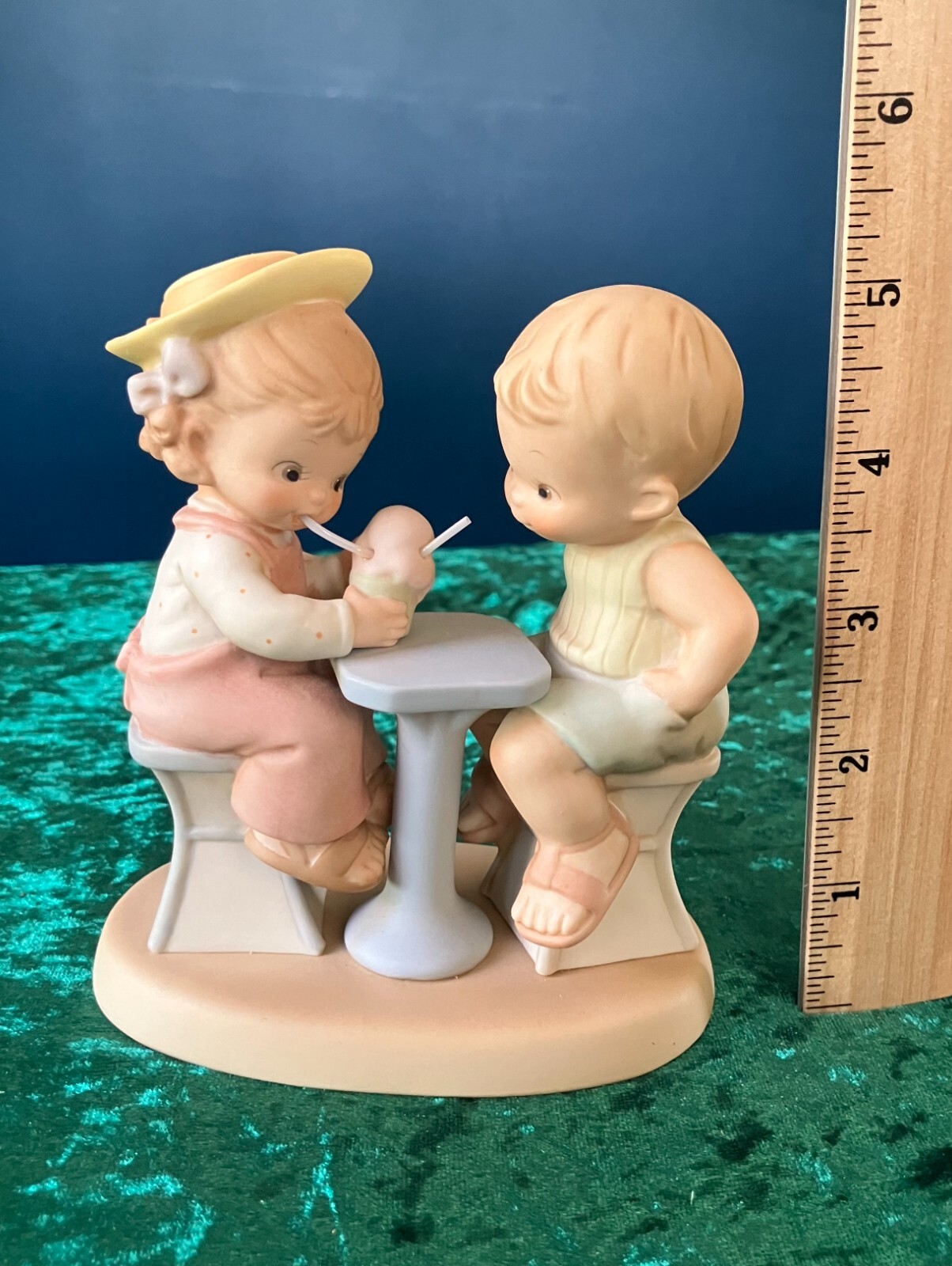 Memories of Yesterday: Friendship is Meant to Be Shared #602922 w/ Box 1994