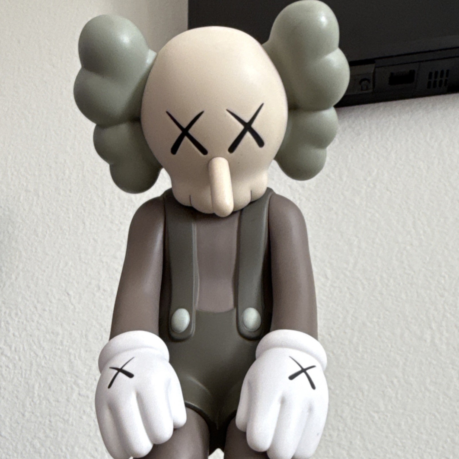 Authentic Medicom Toy KAWS Small Lie Limited Edition Gray Figurine 2017