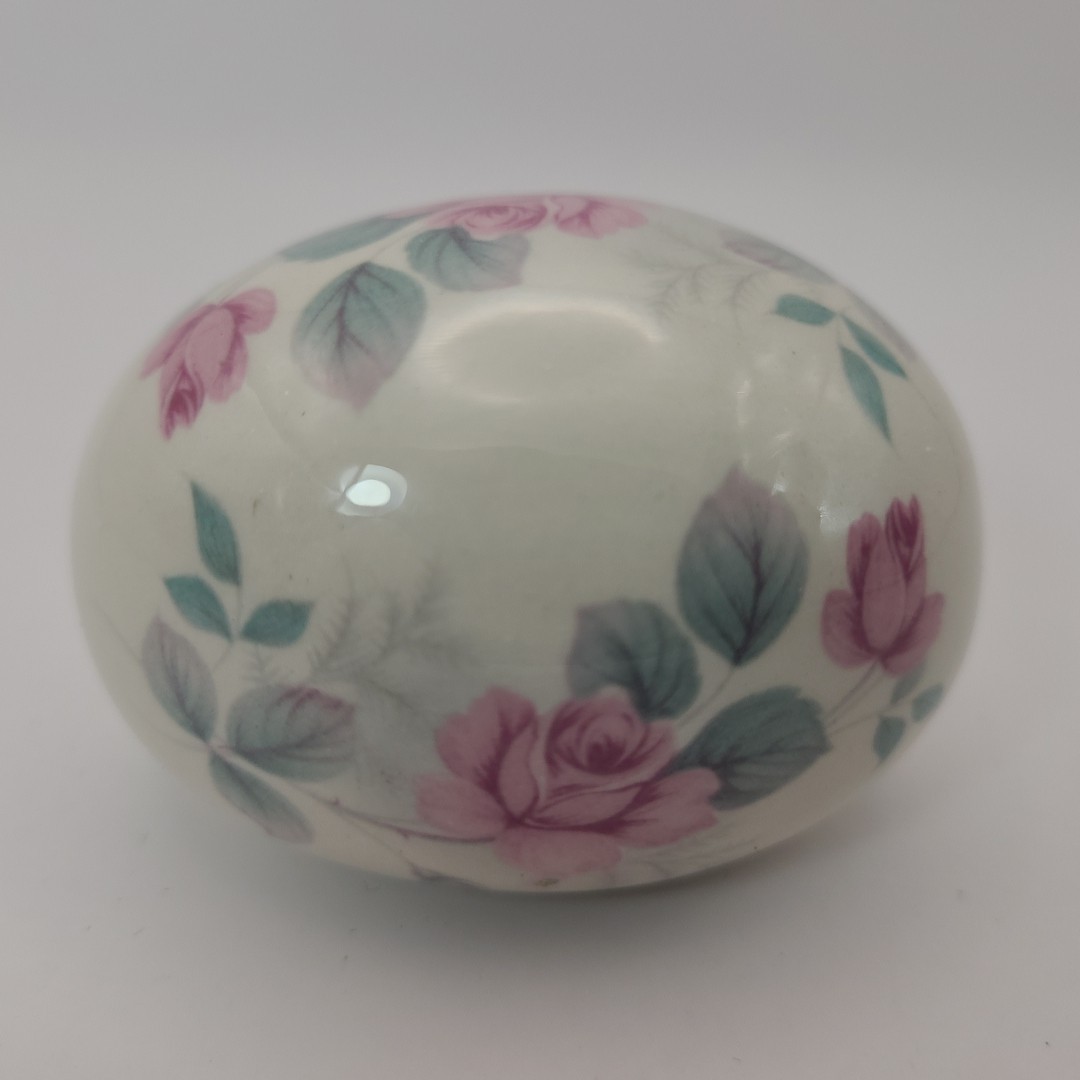 The Egg Lady Decorative Painted Porcelain Ceramic Egg Floral Design Vtg 2.5″