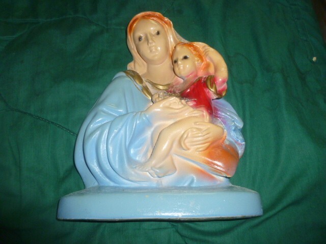 VINTAGE MOTHER MARY HOLDING BABY JESUS CHRISTIANITY CARNIVAL CHALKWARE PRIZE?
