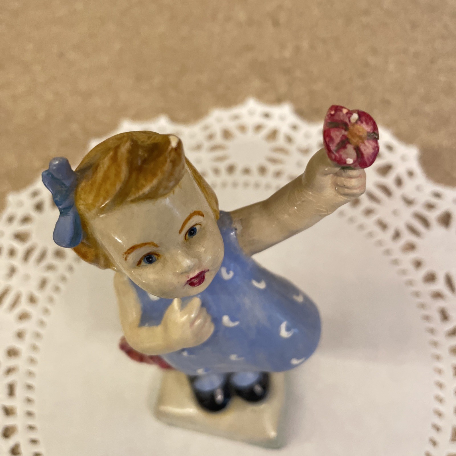 Goebel Hummel Figurine Spring Cheer . Beautiful Girl With Flowers 5.75 in Tall