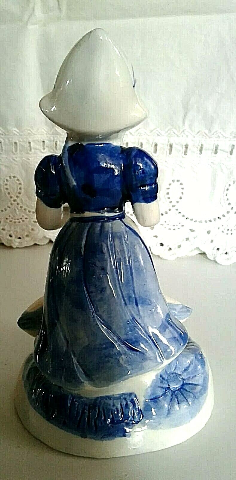 DELFT MAIDEN FEEDING GEESE, 7 INCHES TALL, 3 1/2 INCHES WIDE