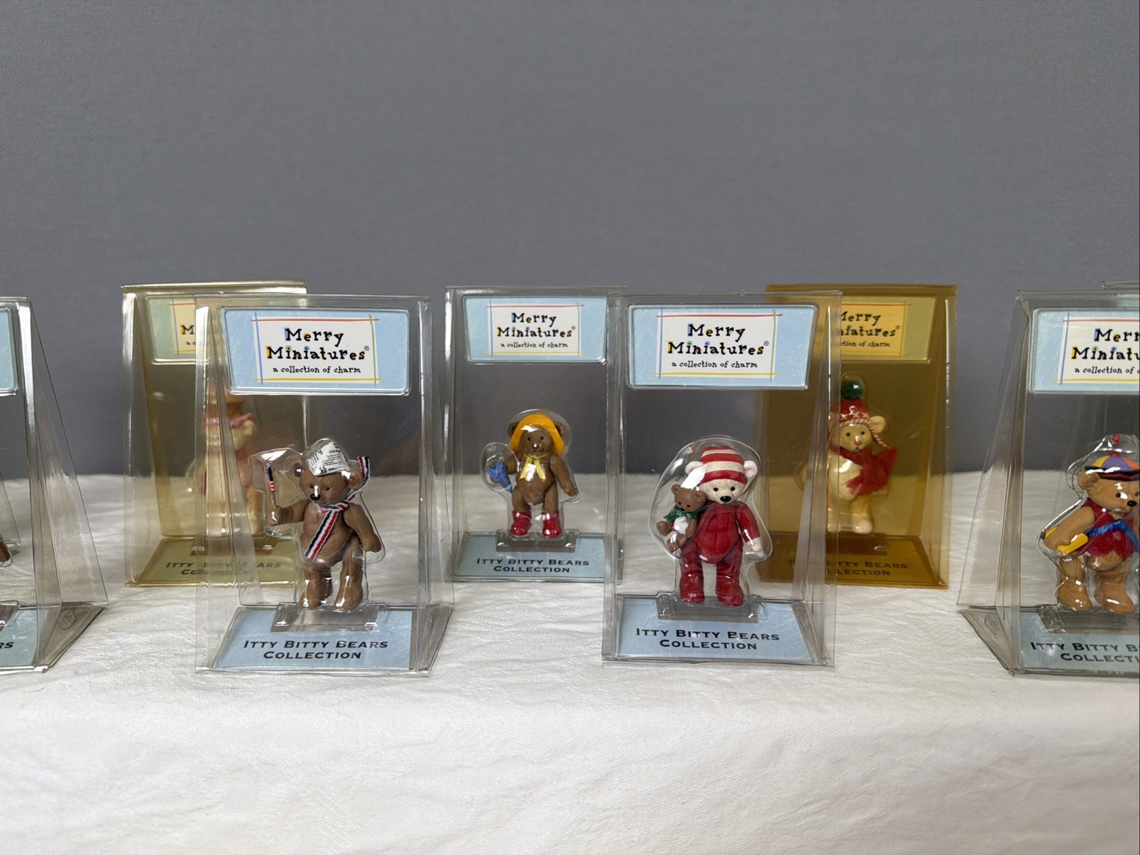 Hallmark 2000, 2002 Merry Miniatures Itty Bitty Bears And Kids Collect Lot Of 31