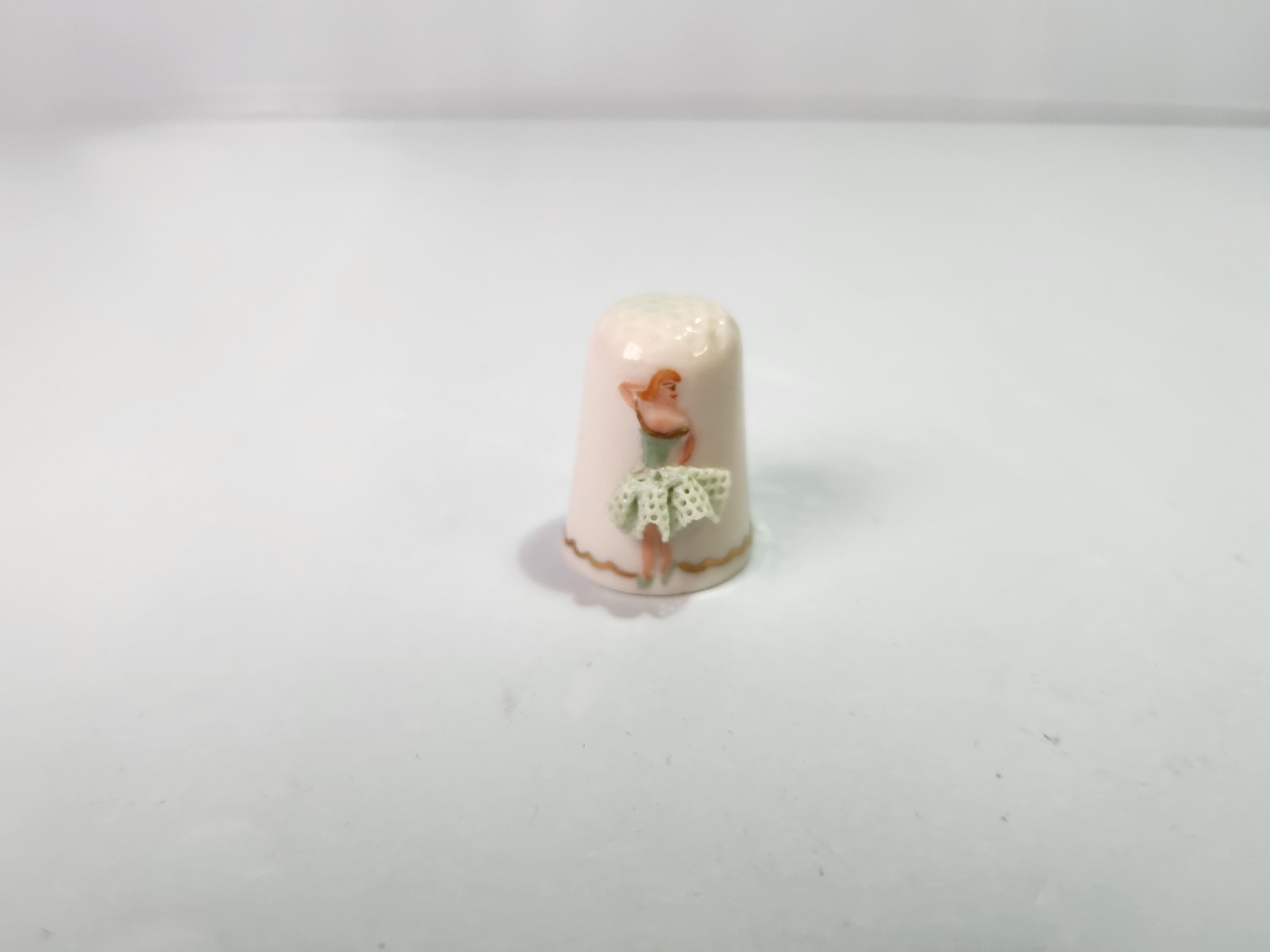 Vintage Irish Dresden Lace Thimble