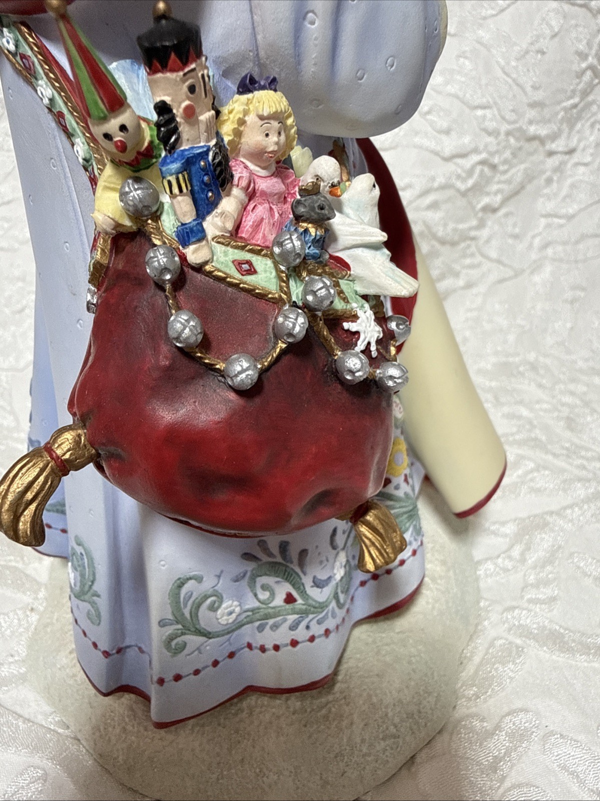 Lenox 2016 A Xmas Traveler Santa Figurine By Lynn Bywaters w/ Cardinals Vintage