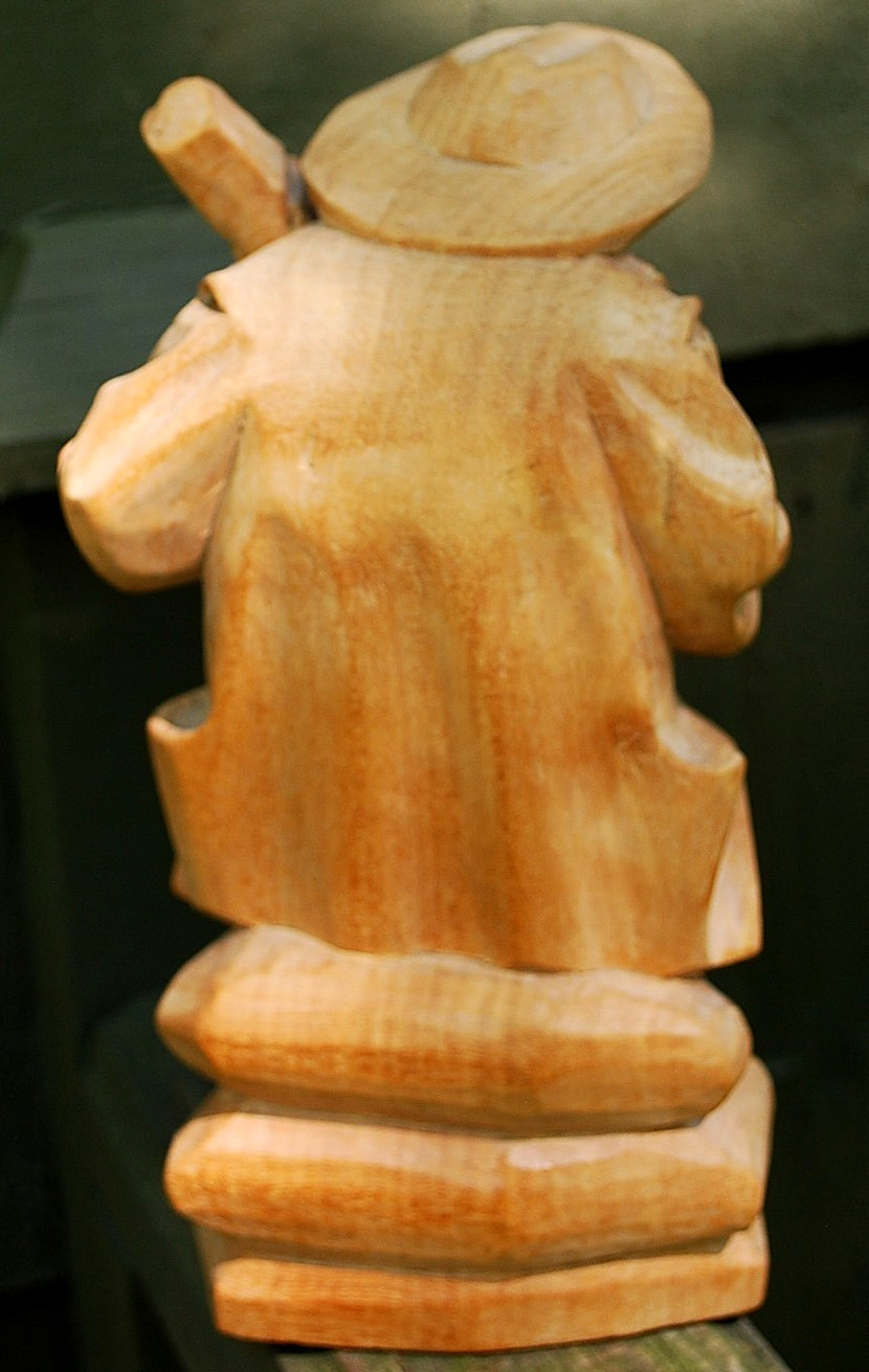 Antique BLACK FOREST GERMANY Hand Carved Wood Sculpture MAN PLAYING GUITAR 8.25″