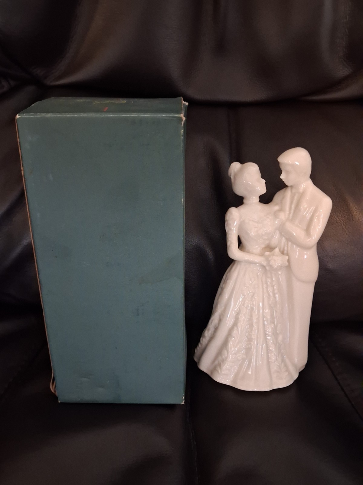 LENOX Made In USA WEDDING PROMISES COLLECTION – BRIDE & GROOM Figurine Ivory B27