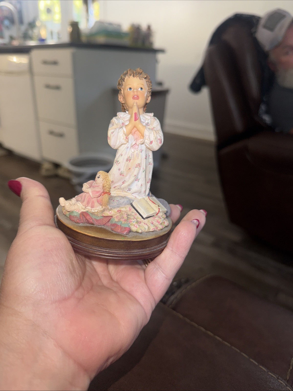 Demdaco Mama Says Pray 4.75″ Girl Figure Wood Base Kathy Andrews Fincher #55023