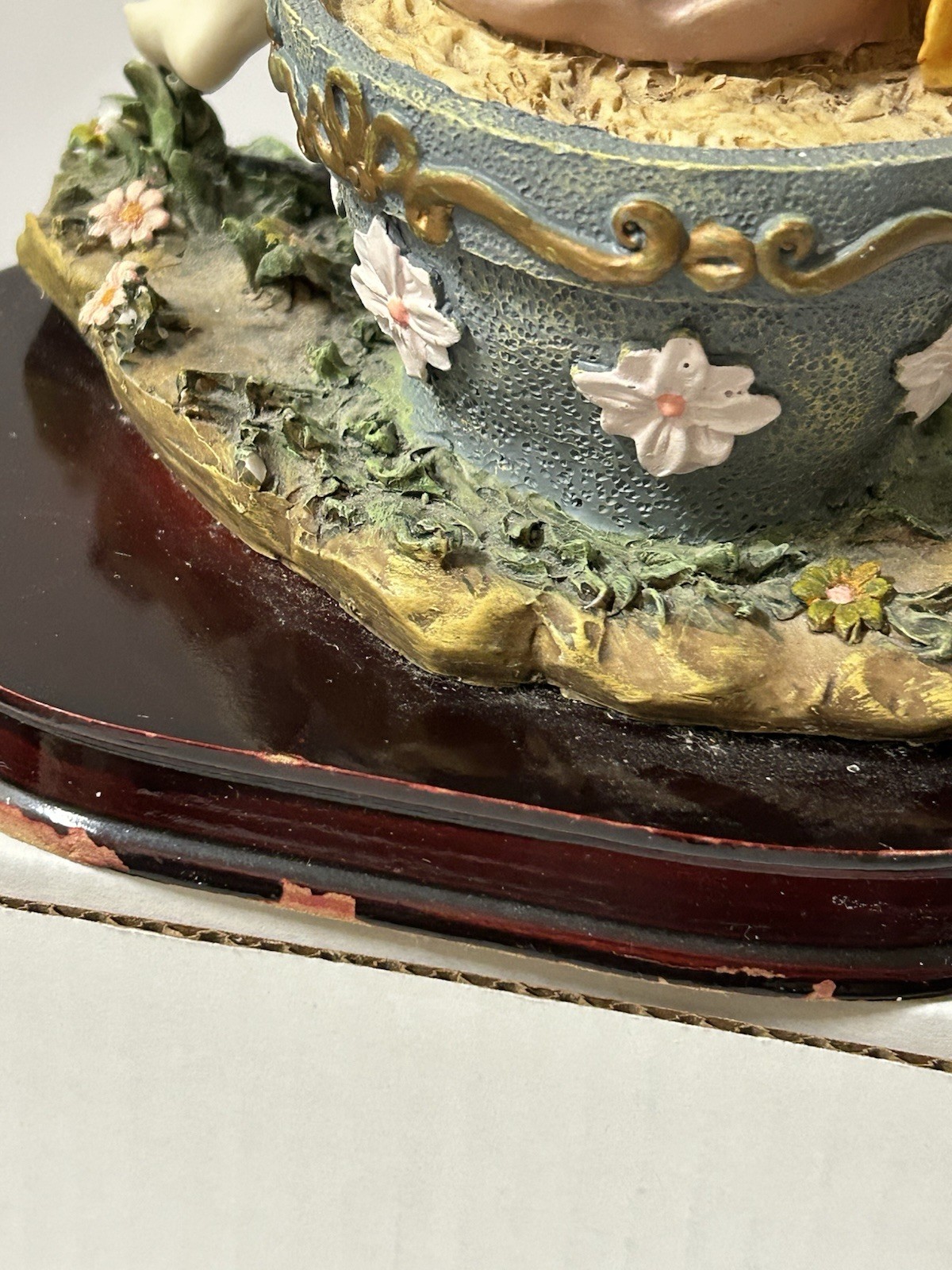 VTG Turtle King Corp Belle And Benny 9.5” Somber Young Girl with Hat and Flowers