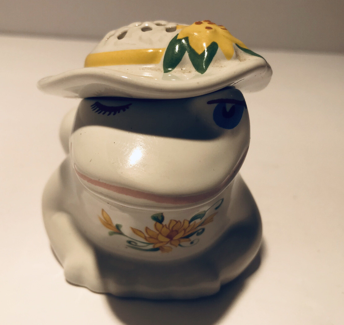 Vintage Potpourri FROG Flirtatious Sachet Pomander Fragrance Ceramic 3.5”x 3”
