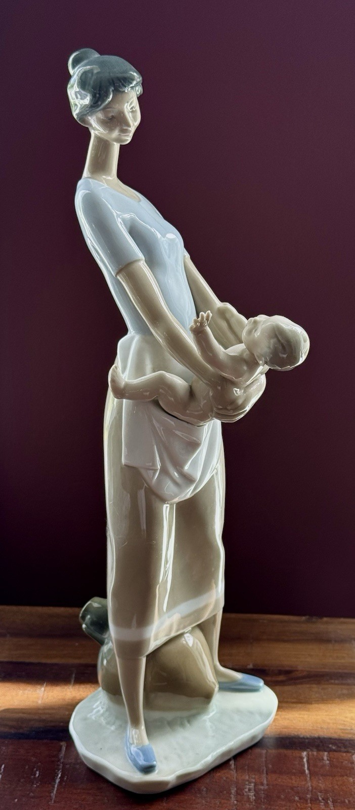 Vintage Lladro 4575 Motherhood Mother and Child Porcelain Figurine Spain Retired