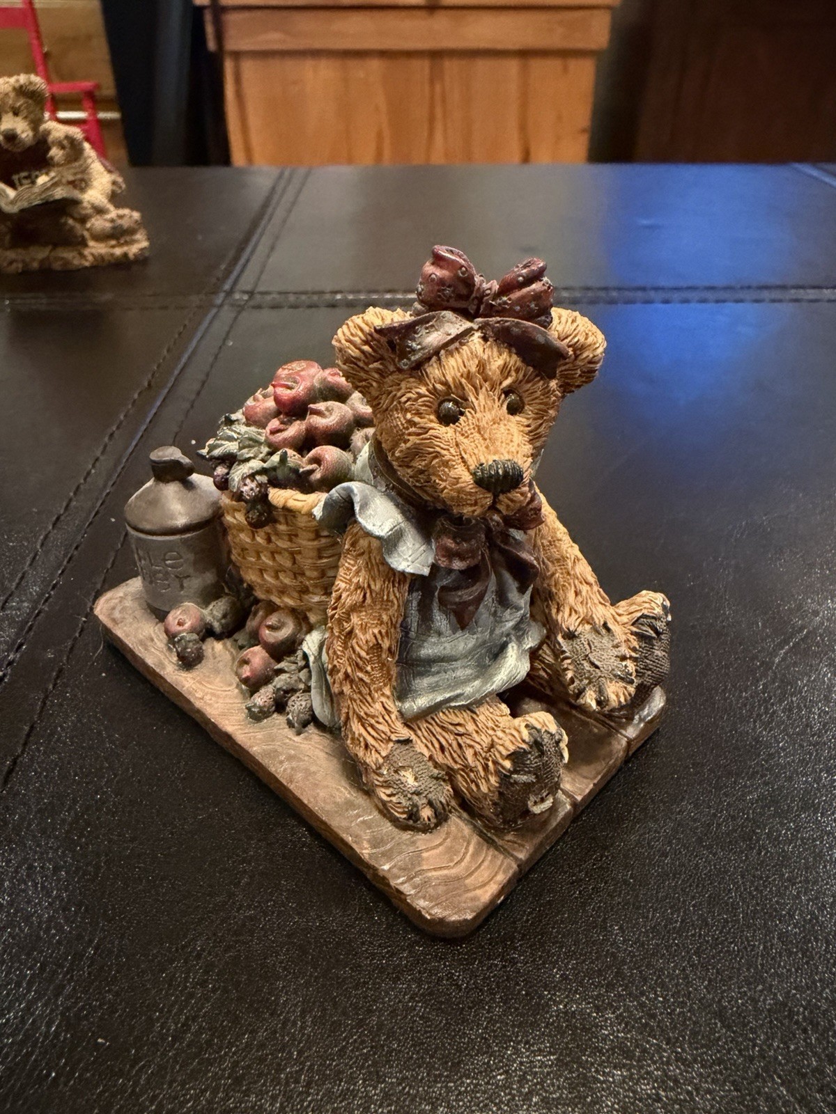 Boyds Bears & Friends Series 27e #2006 Bailey in the Orchard, Life’s Harvest