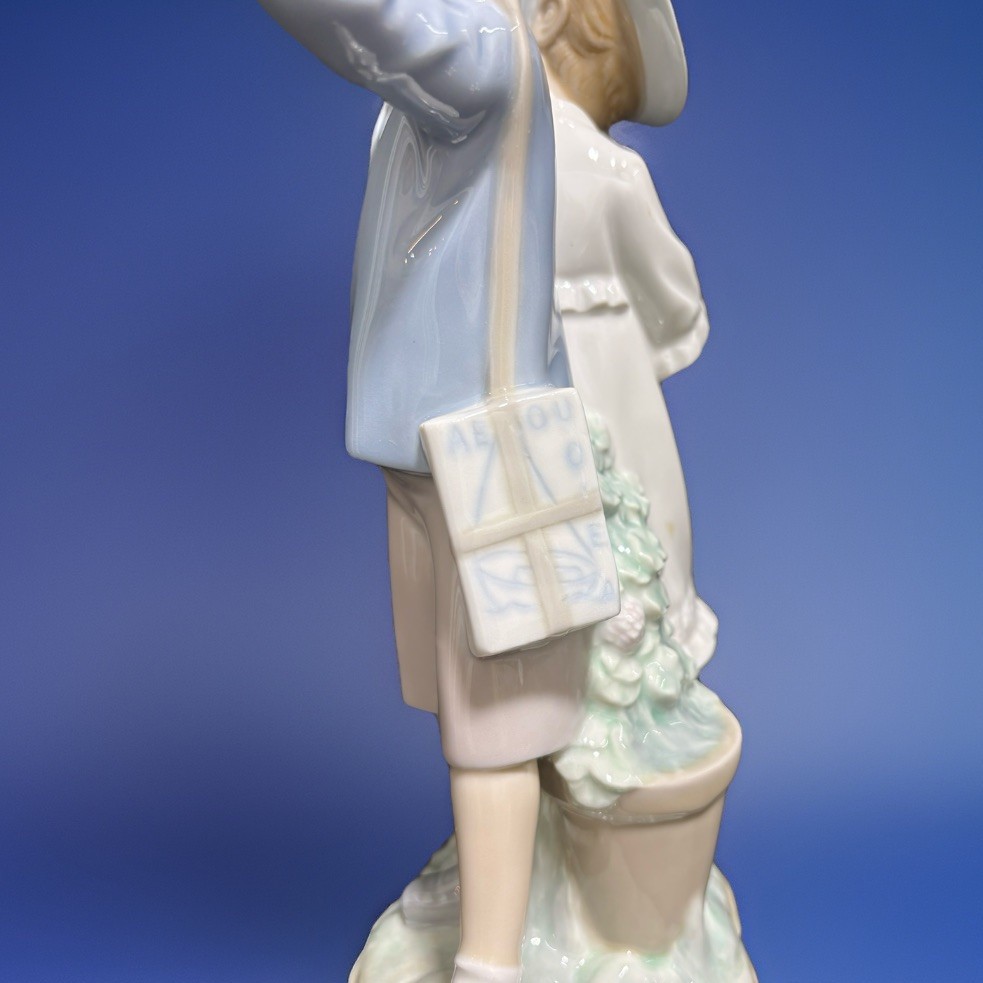 Lladró #1127 Puppy Love Figurine Retired Vicente Martinez Porcelain Dog Girl (M)