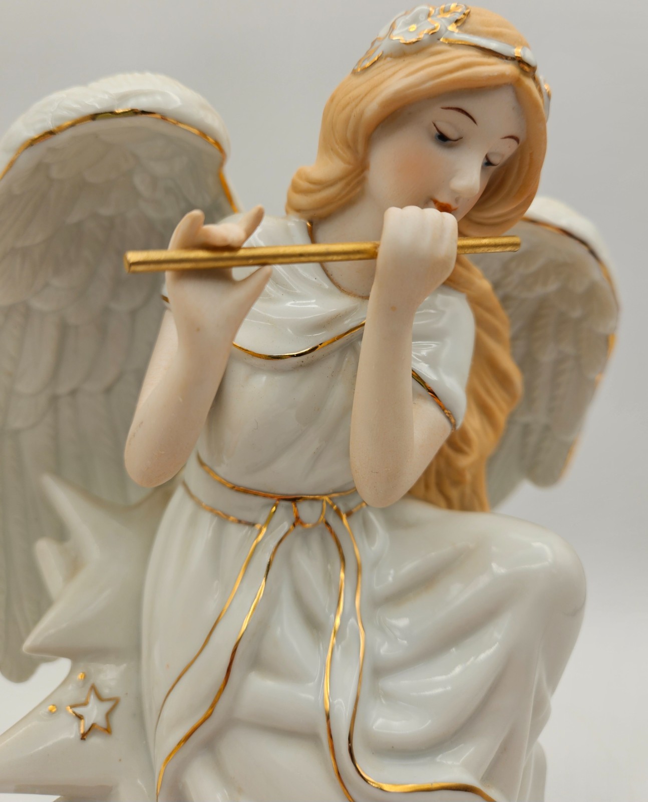 Angel Playing Flute Porcelain Wind Up Music Box Figurine Stars Gold Trim 9″