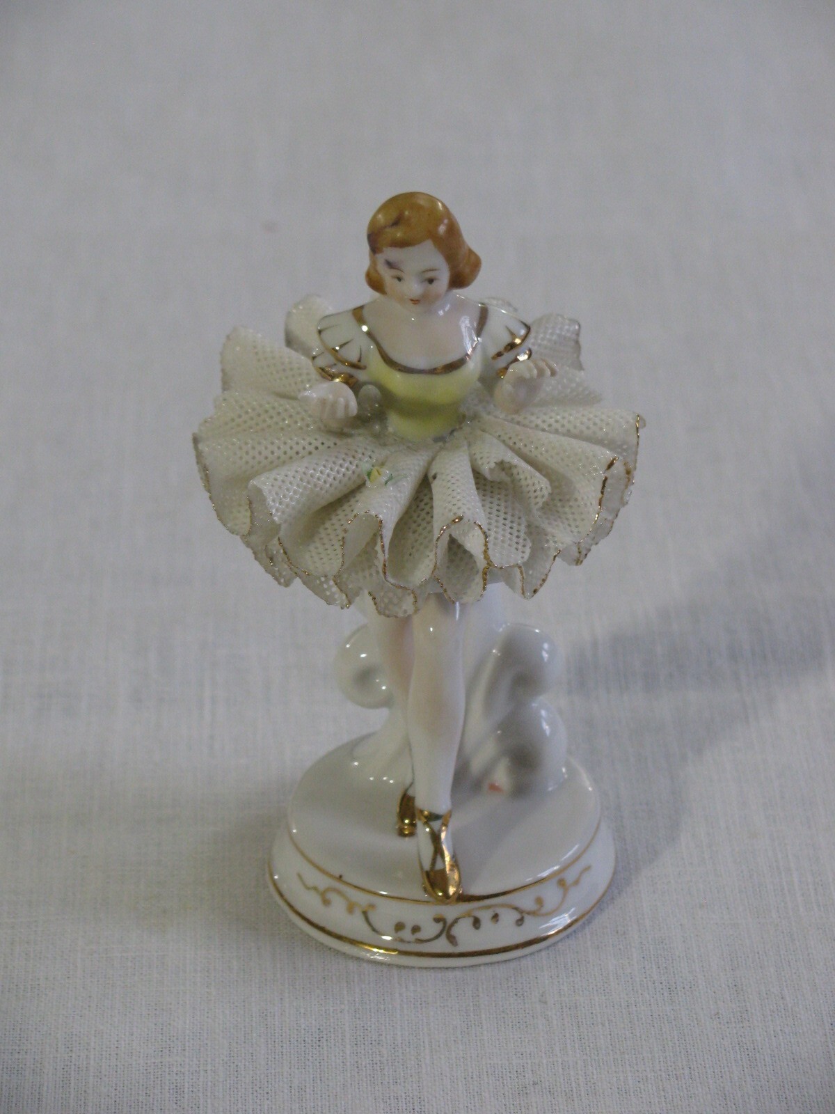 Vtg Porcelain Ucagco China Hand Painted Ballerina Figurine w/Lace Tutu, Japan r
