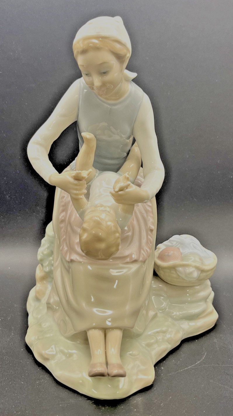 Lladro Nao Mother Playing with Child Figurine Hand Painted Spain 130 Large Gloss