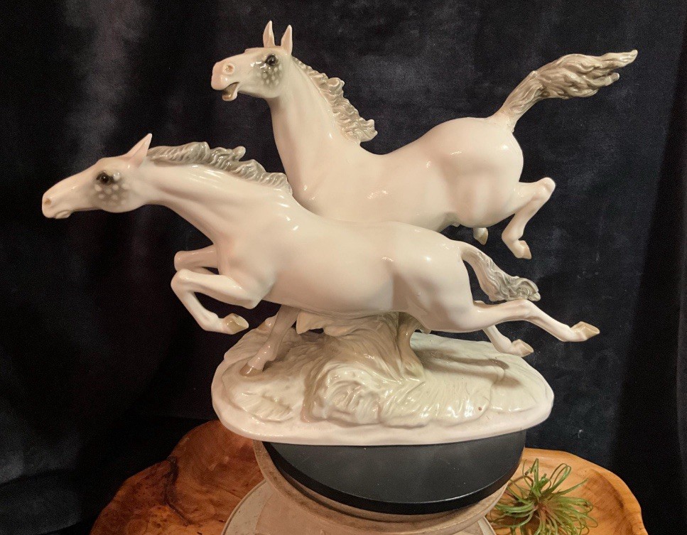 Hutschenreuther In Freedom Porcelain Horses MH Fritz (TAIL REPAIRED)