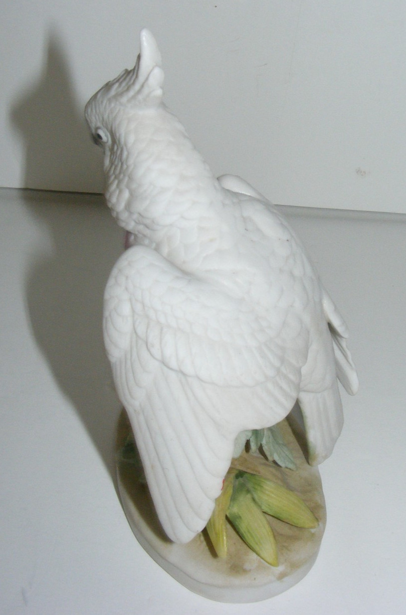 Lefton Porcelain Japan Figurine Kw 141B White Parrot Perched on a Stump