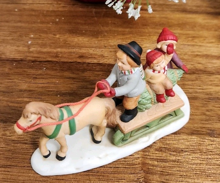 Vintage LEFTON Christmas Village Figure Accessory Horse Drawn Sled EUC