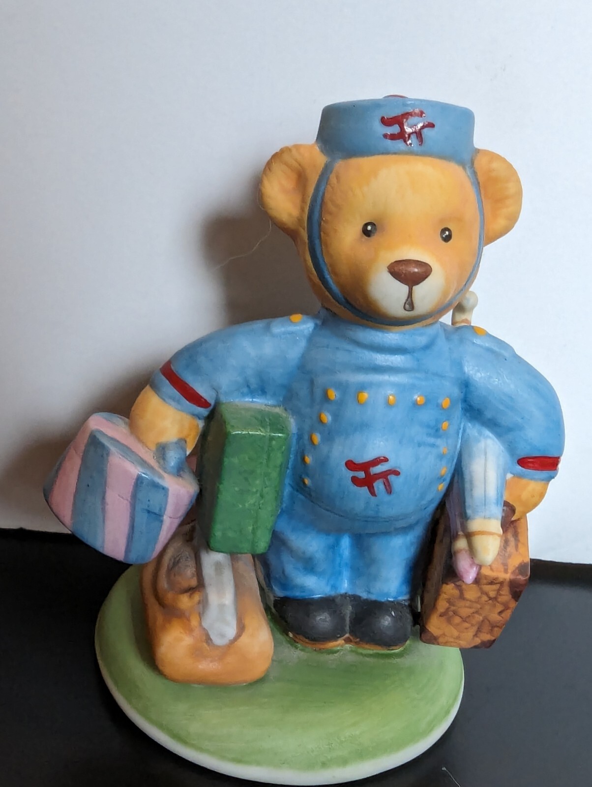 Franklin Mint Max Bear Hotel Bellhop Hotel Teddington Series 1986 Porcelain