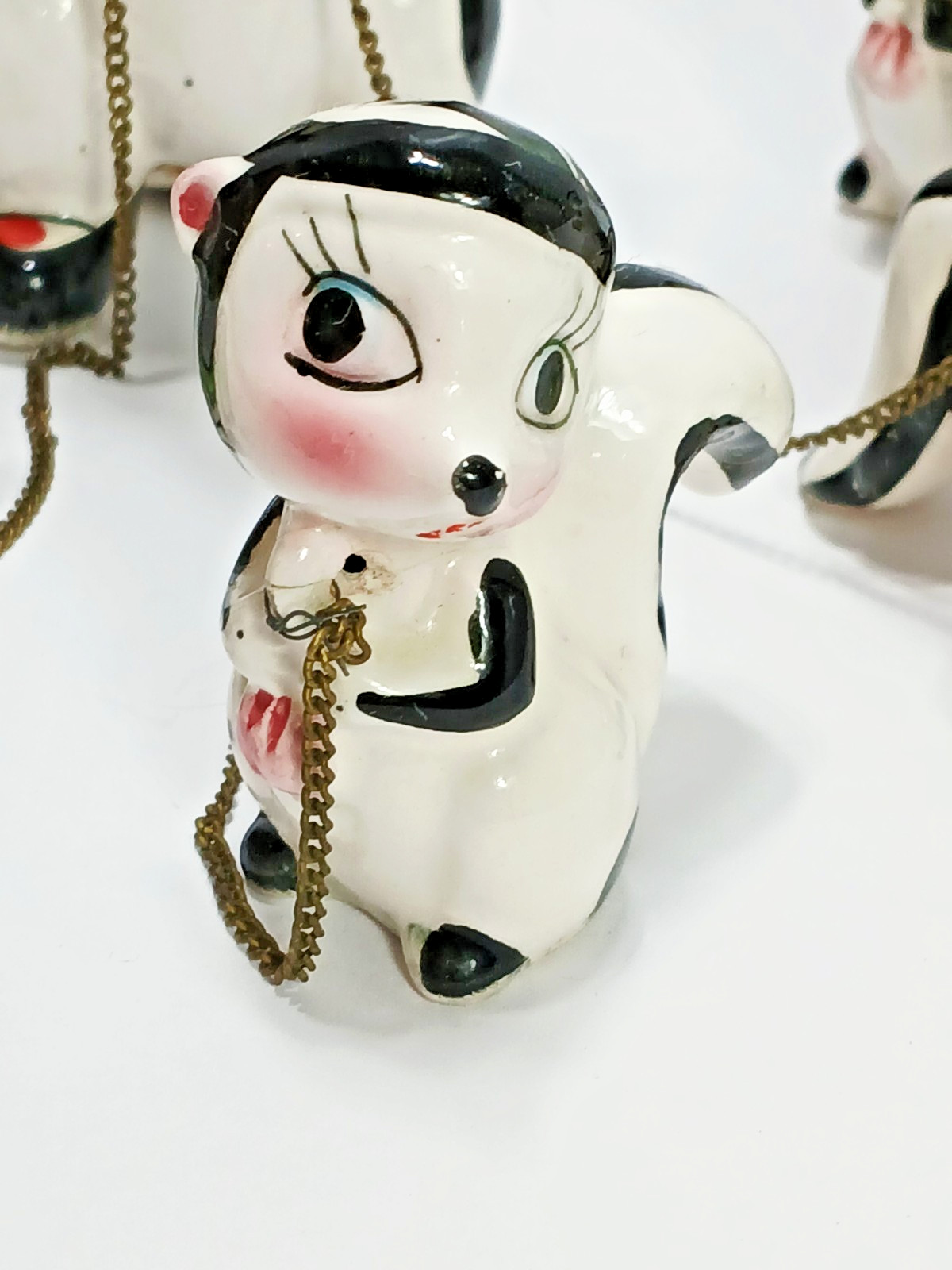 Vtg 1950s Anthropomorphic Skunk Family Mom Babies Chain Ceramic Figurines Japan