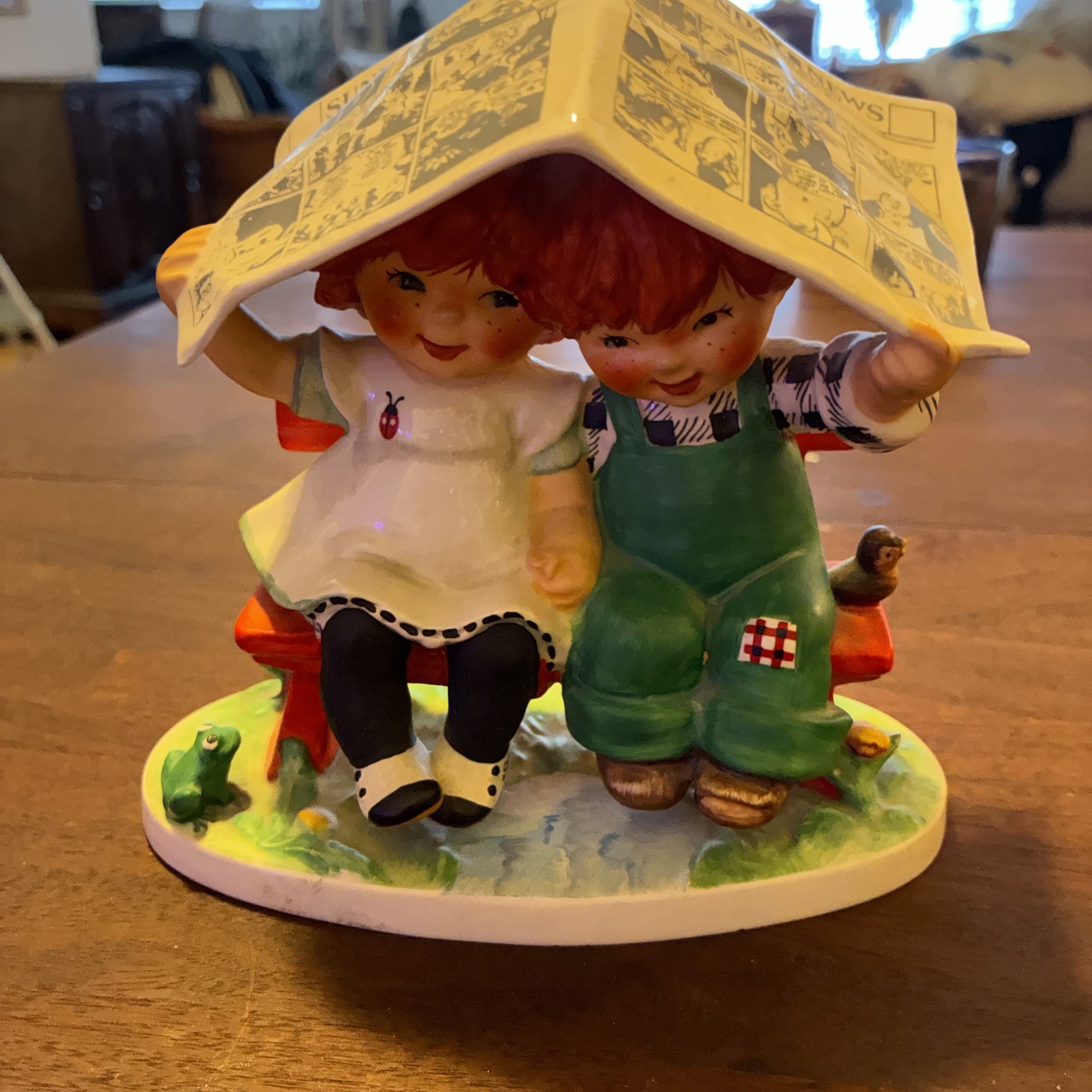 Goebel Figurine * LET IT RAIN * 1970-1979, Boy & Girl Under Newspaper, Excellent