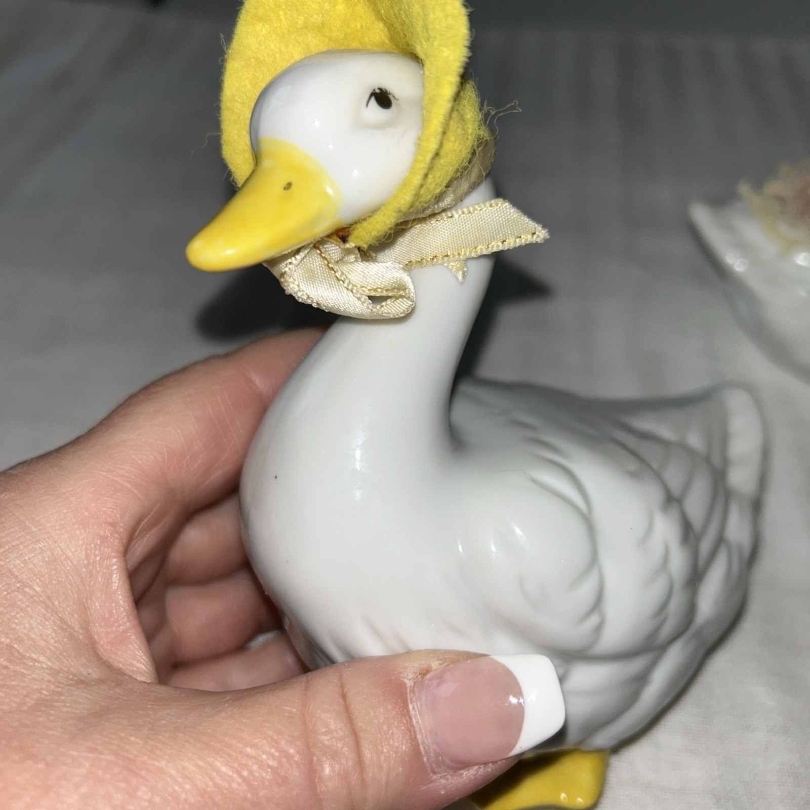 Ceramic Ducks (2) Yellow Bonnet & Peach Cape 5”Hx5”Lx3”W