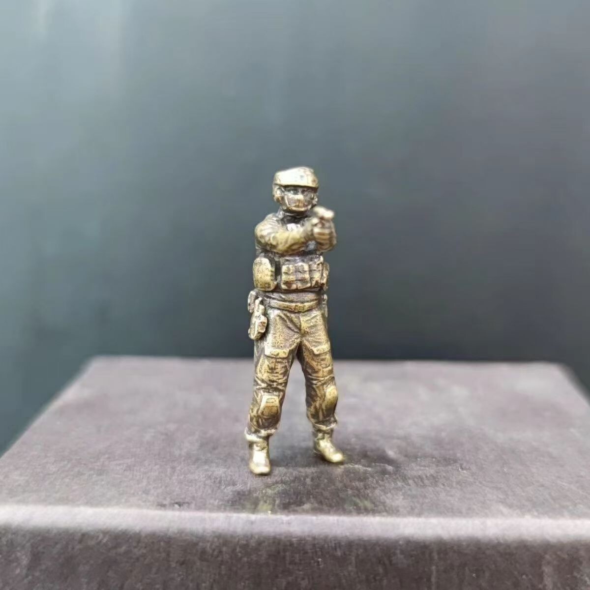 Solid Brass Modern U.S. Army Pistol Elite Special Forces Soldier Model Ornament