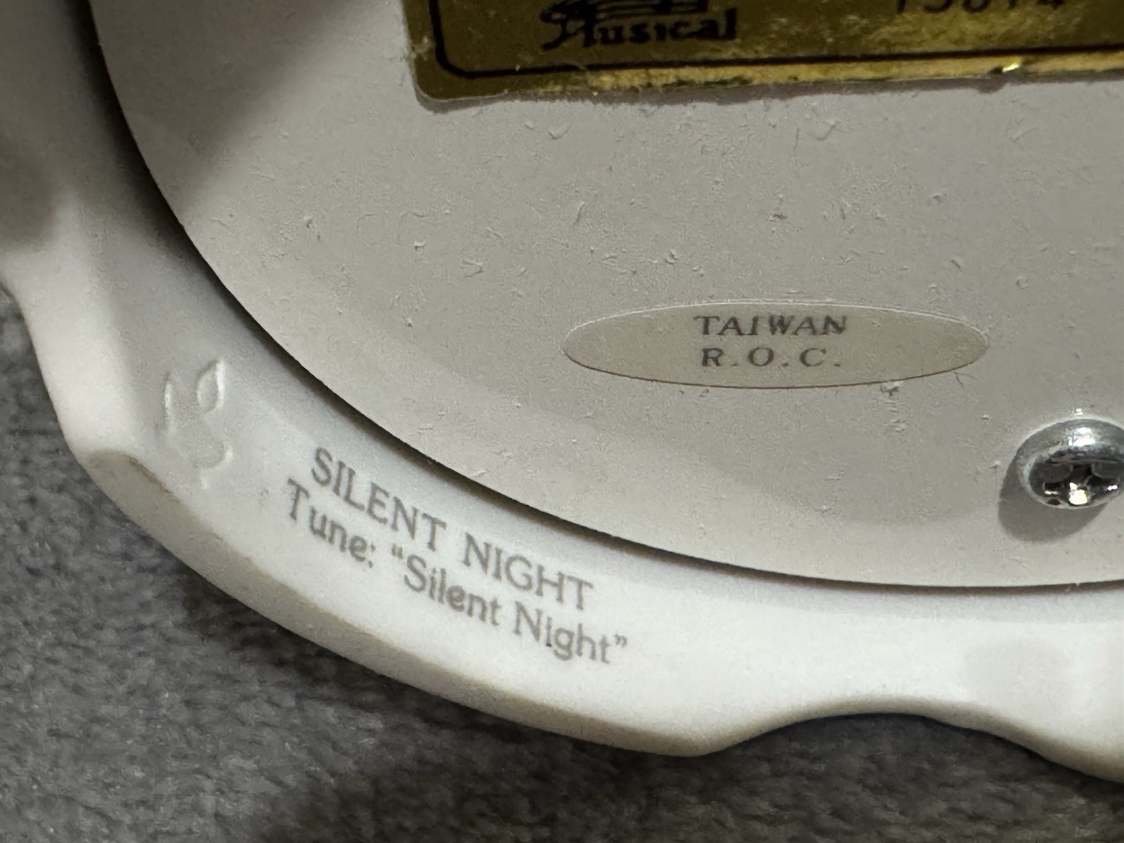 Precious Moments 15814 Silent Night Musical Christmas Scene Tree Porcelain