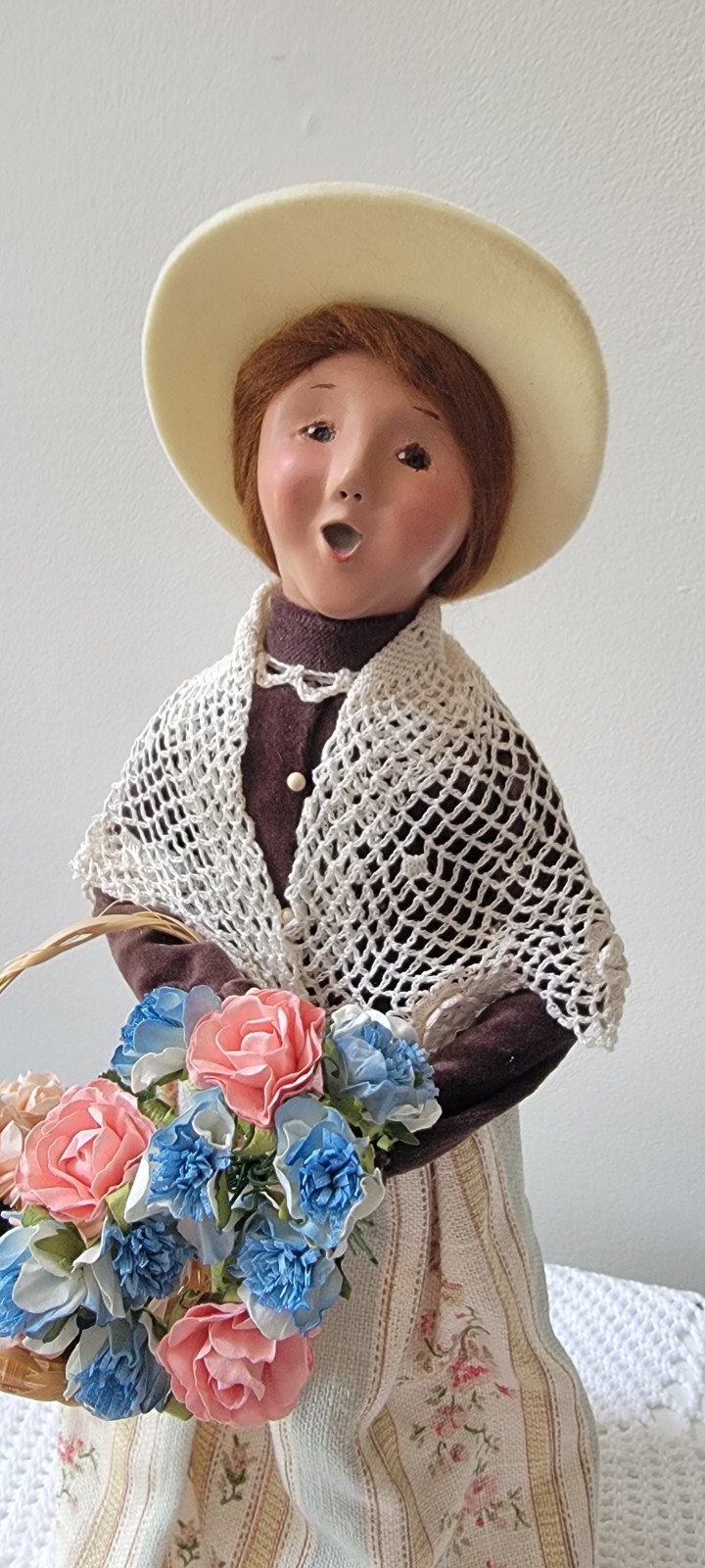 Vintage 2008 Byers Choice Special Issue Spring Caroler Woman with Floral Bouquet