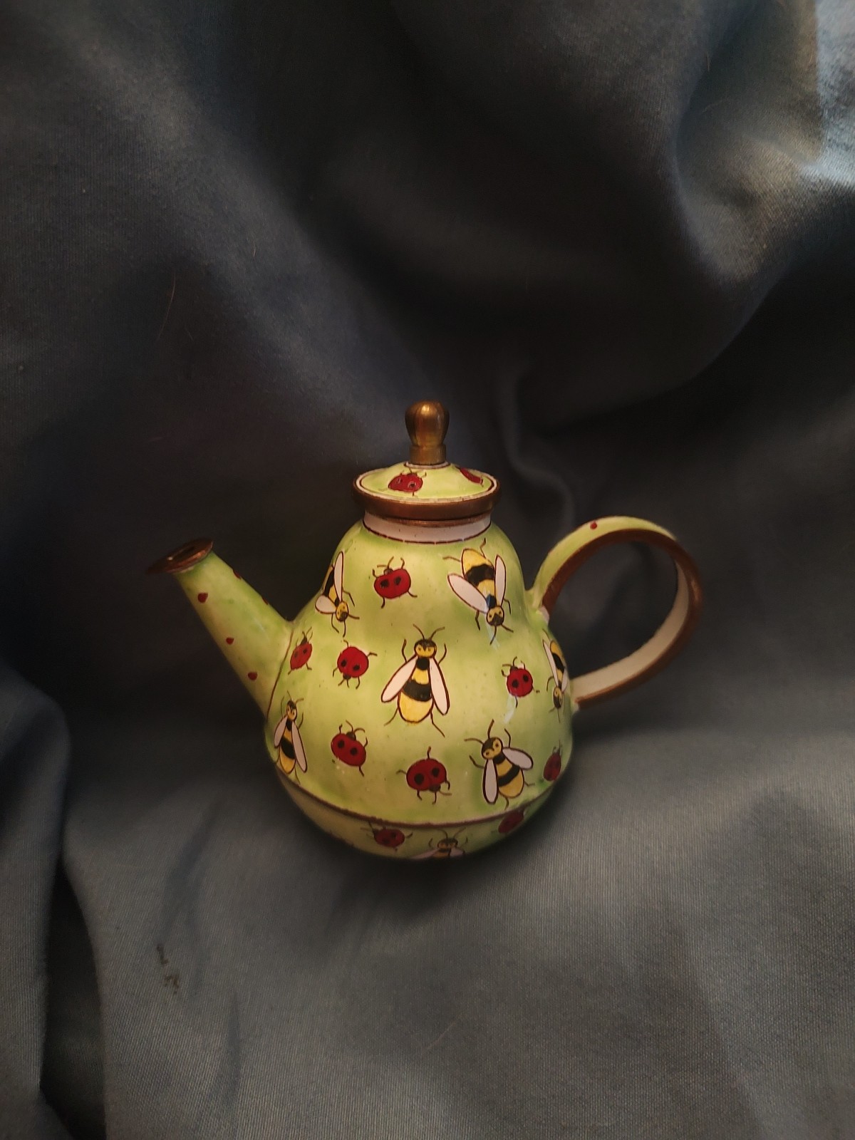 Kevin Chen 1999 Miniature Teapot Green With Ladybugs & Bees 3″ Tall