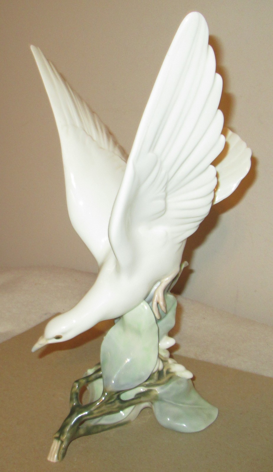 1970s Lladro Turtle Dove Sculpture #4550 by Fulgencio Garcia Retired