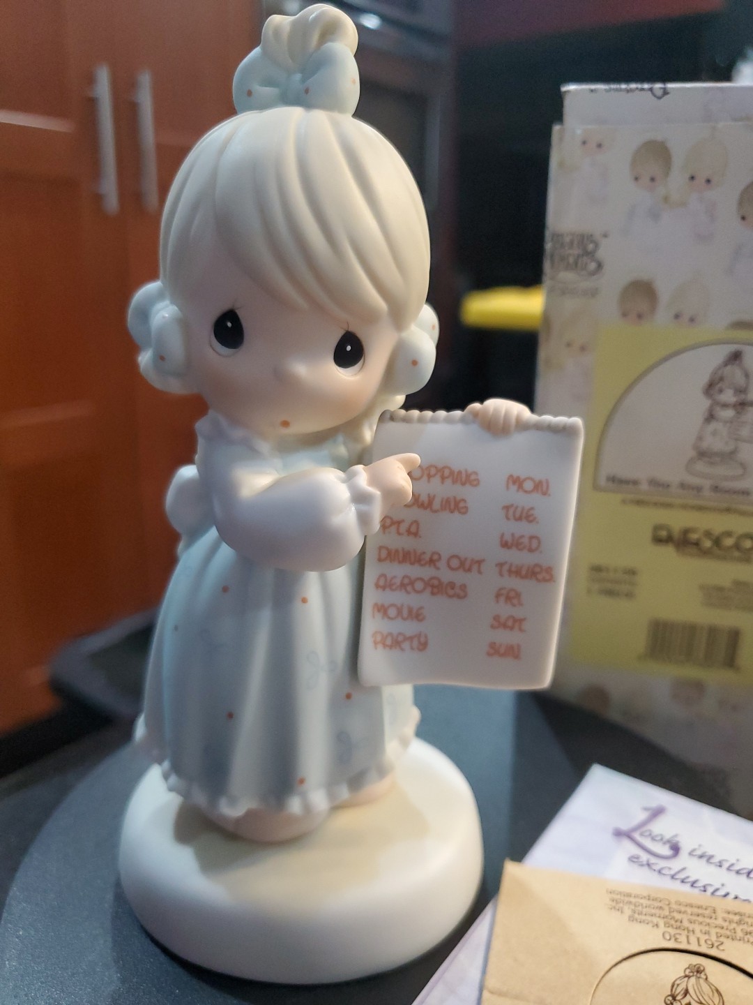 Precious Moments Figurine: 261130 Have You Any Room for Jesus (5.7″)