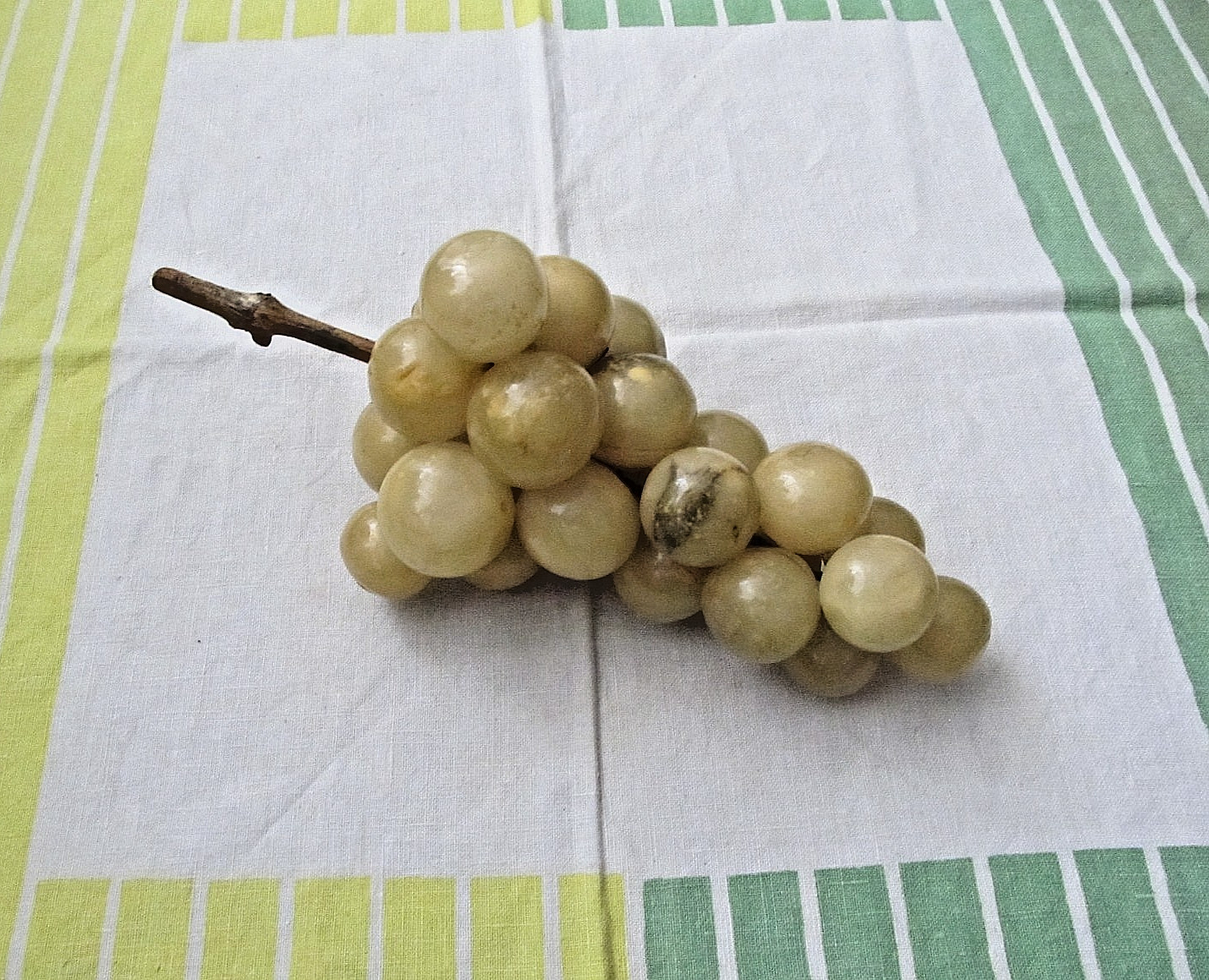 Vintage Alabaster green grapes stone fruit from Italy